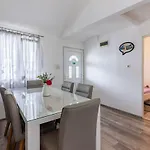 Family Friendly House With A Swimming Pool Cove Koramaslinova - Koromaslinova, Brac - 15479 Ferienhaus