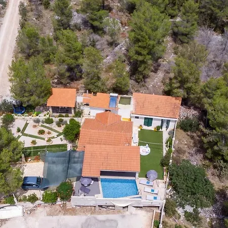 Family Friendly House With A Swimming Pool Cove Koramaslinova - Koromaslinova, Brac - 15479 *
