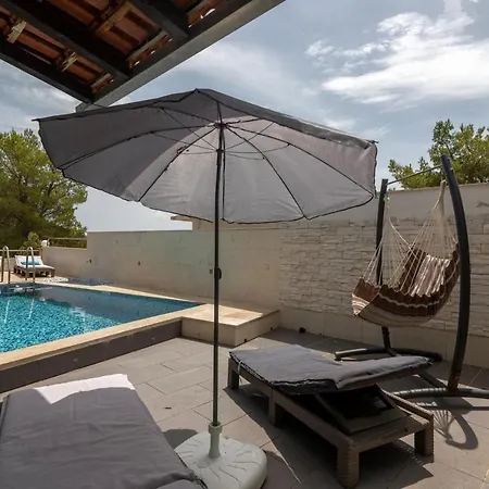 Family Friendly House With A Swimming Pool Cove Koramaslinova - Koromaslinova, Brac - 15479
