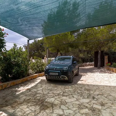 Family Friendly House With A Swimming Pool Cove Koramaslinova - Koromaslinova, Brac - 15479 Semesterbostad *