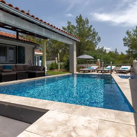 Family Friendly House With A Swimming Pool Cove Koramaslinova - Koromaslinova, Brac - 15479 Holiday home