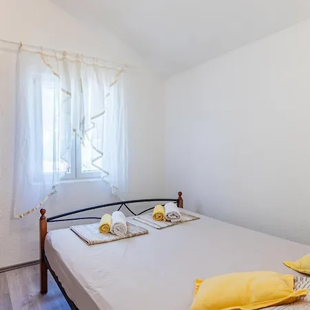 Family Friendly House With A Swimming Pool Cove Koramaslinova - Koromaslinova, Brac - 15479 Holiday home Milna (Brac)