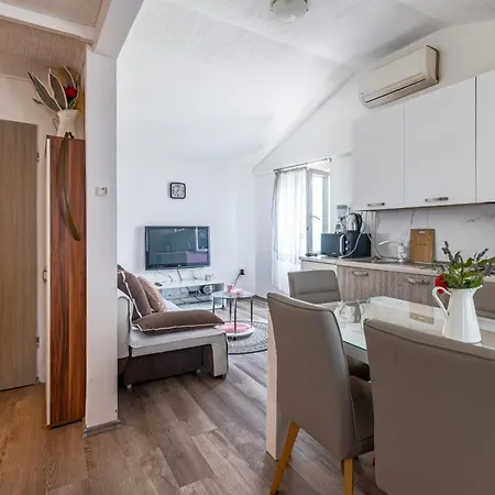 Holiday home Family Friendly House With A Swimming Pool Cove Koramaslinova - Koromaslinova, Brac - 15479