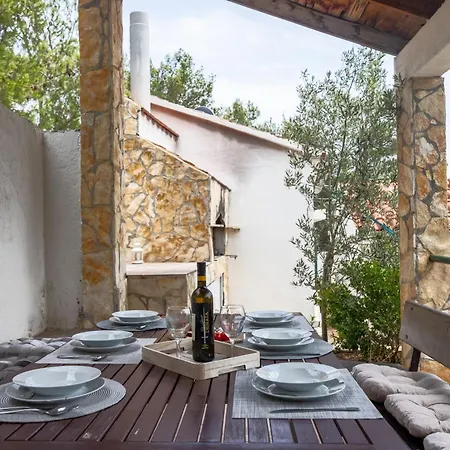 Family Friendly House With A Swimming Pool Cove Koramaslinova - Koromaslinova, Brac - 15479 Hébergement de vacances Milna (Brac)