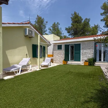 Hébergement de vacances Family Friendly House With A Swimming Pool Cove Koramaslinova - Koromaslinova, Brac - 15479 Milna (Brac)