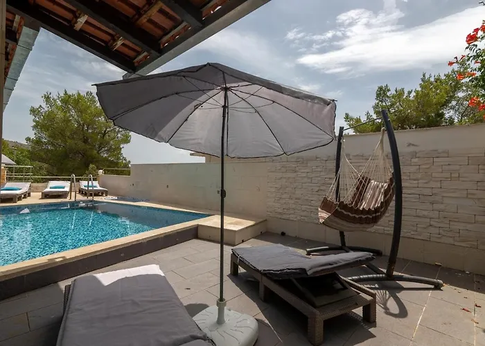 Family Friendly House With A Swimming Pool Cove Koramaslinova - Koromaslinova, Brac - 15479