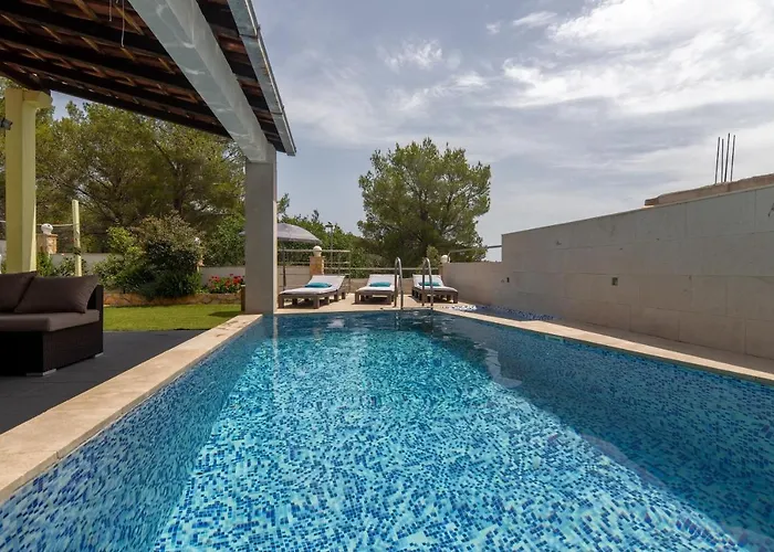 Family Friendly House With A Swimming Pool Cove Koramaslinova - Koromaslinova, Brac - 15479 *
