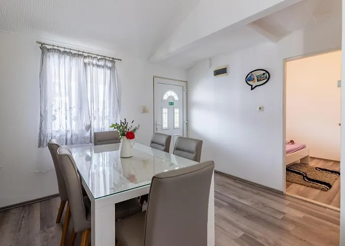 Family Friendly House With A Swimming Pool Cove Koramaslinova - Koromaslinova, Brac - 15479 Hébergement de vacances