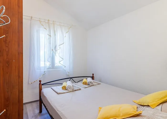 Family Friendly House With A Swimming Pool Cove Koramaslinova - Koromaslinova, Brac - 15479 Hébergement de vacances Milna (Brac)