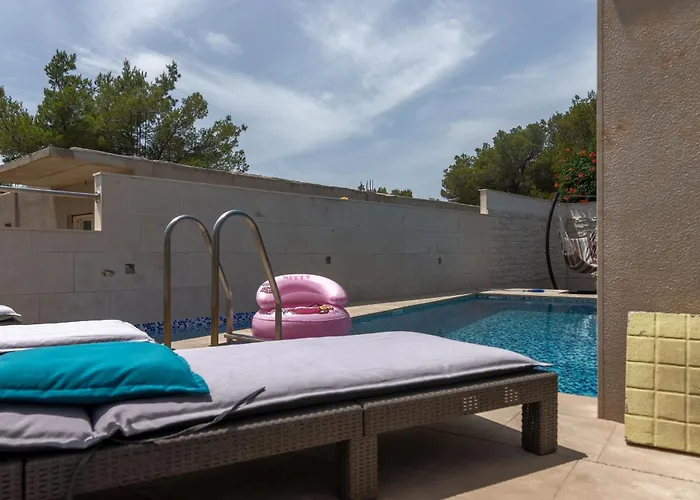 Family Friendly House With A Swimming Pool Cove Koramaslinova - Koromaslinova, Brac - 15479 Hébergement de vacances