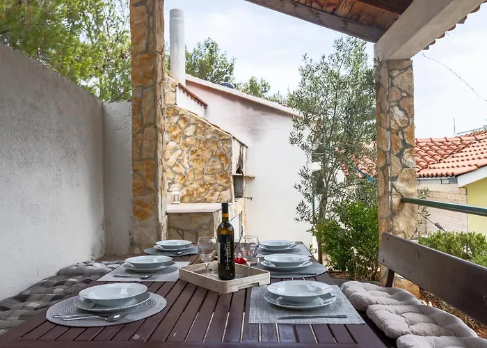 Family Friendly House With A Swimming Pool Cove Koramaslinova - Koromaslinova, Brac - 15479 Hébergement de vacances Milna (Brac)
