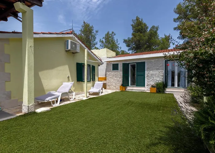 Hébergement de vacances Family Friendly House With A Swimming Pool Cove Koramaslinova - Koromaslinova, Brac - 15479 Milna (Brac)