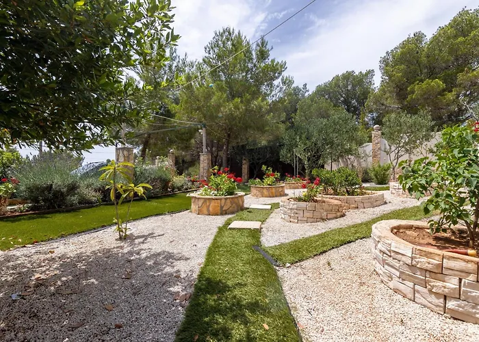 Family Friendly House With A Swimming Pool Cove Koramaslinova - Koromaslinova, Brac - 15479