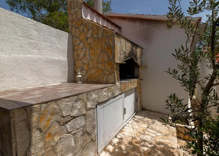 Hébergement de vacances Family Friendly House With A Swimming Pool Cove Koramaslinova - Koromaslinova, Brac - 15479